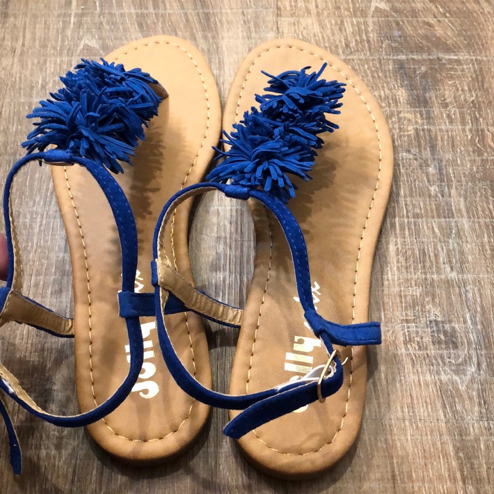 Fun blue flip flops! - Picture 4 of 6